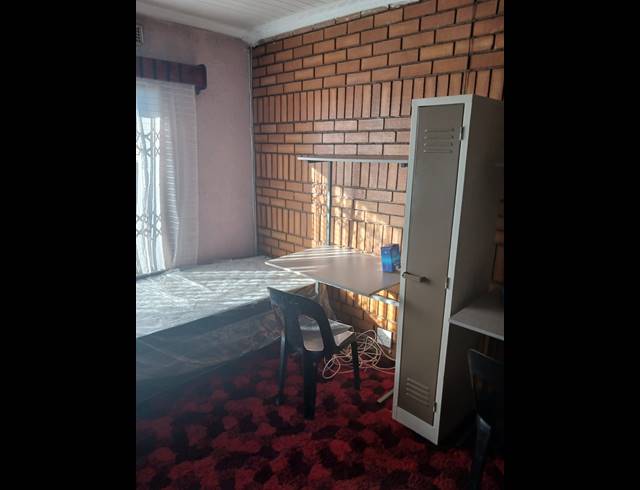 6 BEDROOM HOUSE FOR SALE IN MADADENI B